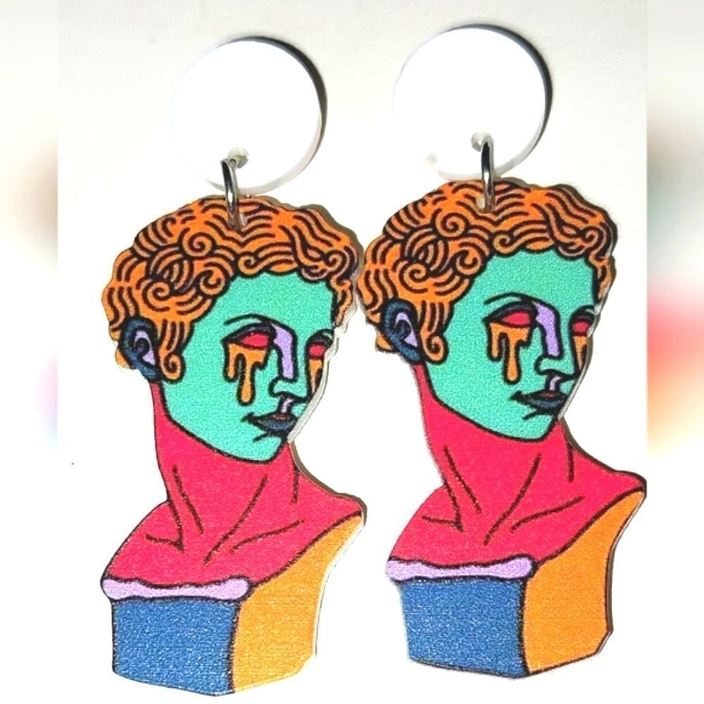 Retro colorful ladies'โstatueโearrings